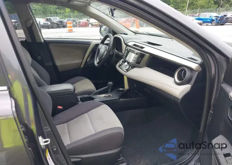 2015 Toyota Rav4 Xle z USA, uszkodzony, nr VIN 2T3RFREV1FW302996